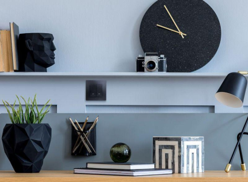 Выключатель 2-кл. СП Etika 10А IP20 250В 10AX с подсветкой/индикацией авт. зажимы механизм антрацит IEK 672604 фото 2