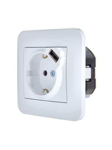 Розетка 1-м СП ASTI 16А IP20 с заземл. с заряд. устройством USB в сборе бел. LEZARD 7081-0202-181 фото 3 Розетка 1-м СП ASTI 16А IP20 с заземл. с заряд. устройством USB в сборе бел. LEZARD 7081-0202-181 фото 3