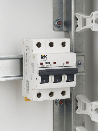 Выключатель автоматический модульный 3п D 50А M06N ARMAT IEK AR-M06N-3-D050 фото 9 Выключатель автоматический модульный 3п D 50А M06N ARMAT IEK AR-M06N-3-D050 фото 9