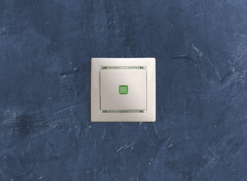 Выключатель 1-кл. СП Valena 10А IP31 250В с зел. индикацией механизм бел. IEK 774410 фото 5