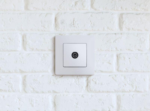 Розетка телевизионная проходная TV СП Etika 14дБ 5-862МГц механизм бел. IEK 672263 фото 2 Розетка телевизионная проходная TV СП Etika 14дБ 5-862МГц механизм бел. IEK 672263 фото 2